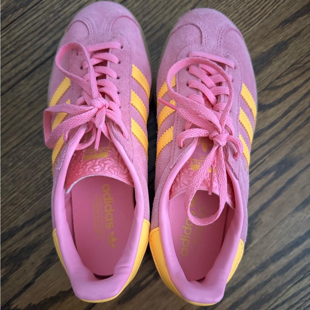 Women’s Adidas size 6 pink and orange platform gazelle sneaker